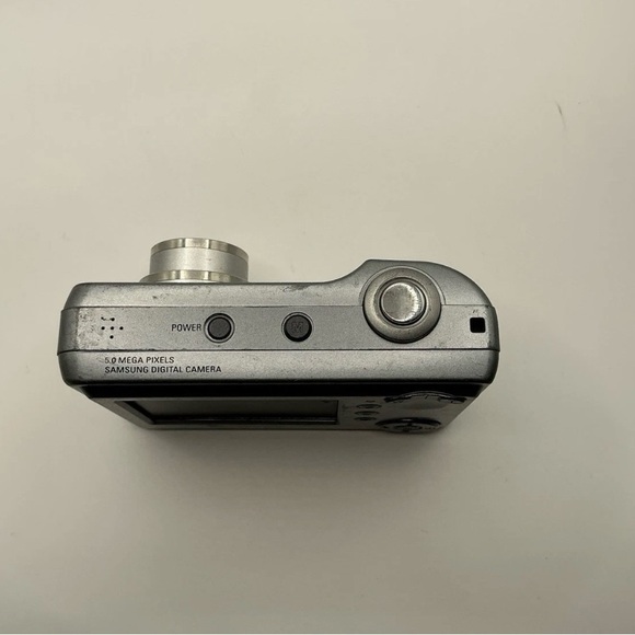 Samsung Digimax D53 5.0MP Compact Digital Camera - Picture 3 of 5